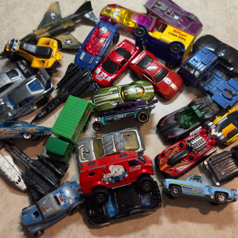 MATCHBOX HOTWHEELS Cars Vintage lot of 28